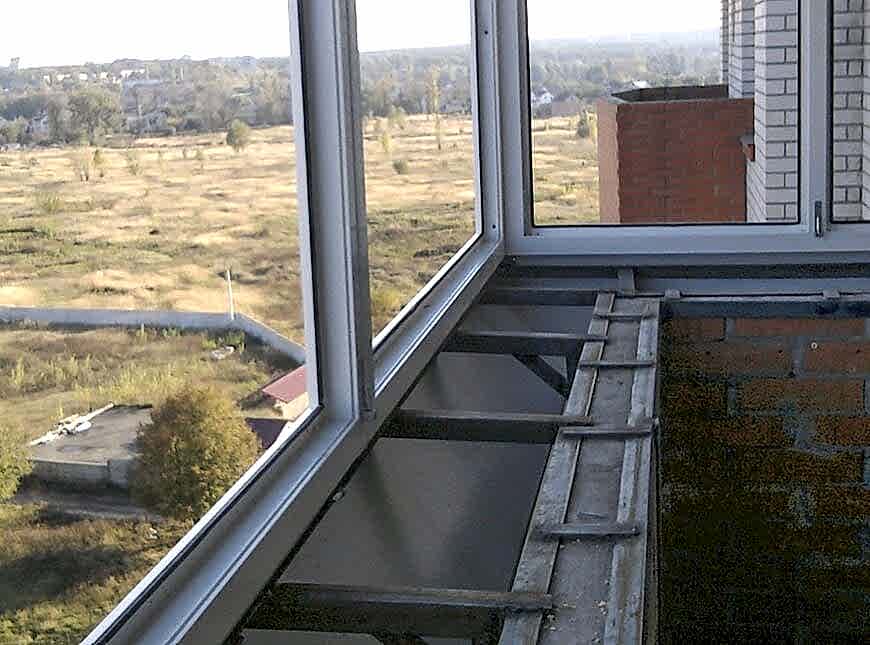 Остекление балкона с выносом